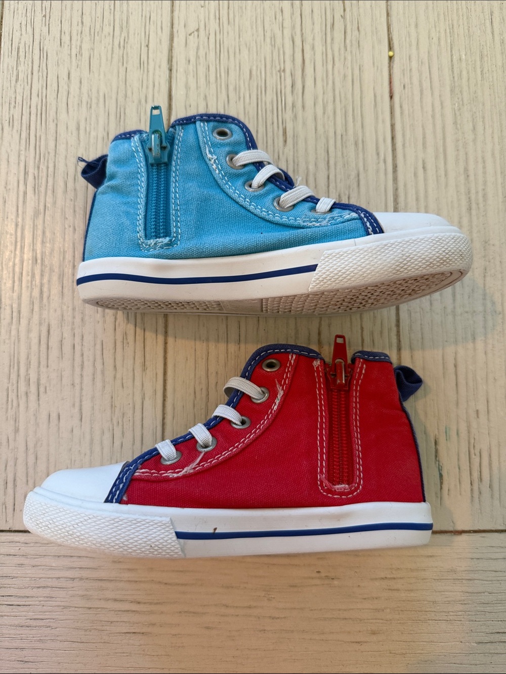 Sesame Street Colorblock Red and Blue Kids High-Top Sneakers - Picture 3 of 3